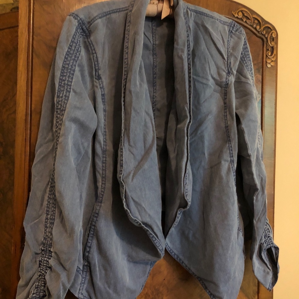 Jones New York lightweight transitional jacket rusched sleeves